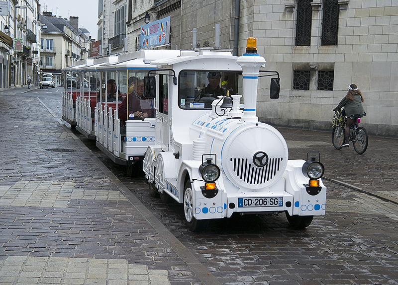 Tour Loire 05 - 201520150508_05085143 als Smartobjekt-1 Kopie.jpg - Hier kann man sich bequem durch die Stadt fahren lassen